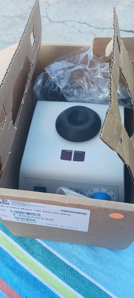 Velp F202A0280 ZX4 Advanced Infra-Red Vortex Mixer, 100-240 VAC.