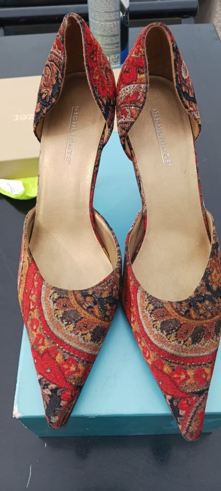 Spiked Stilettos, HIGHLIGHTS, CHERRY RED ARABESQUE EFFECT DESIGN, size US 8, NEVER USED