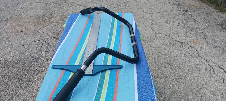 Harley Davidson replacement handlebar. Fits different models. 31 inches wide, 14 inches tall.