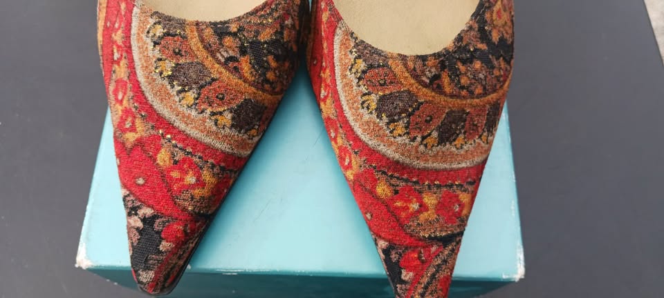 Spiked Stilettos, HIGHLIGHTS, CHERRY RED ARABESQUE EFFECT DESIGN, size US 8, NEVER USED