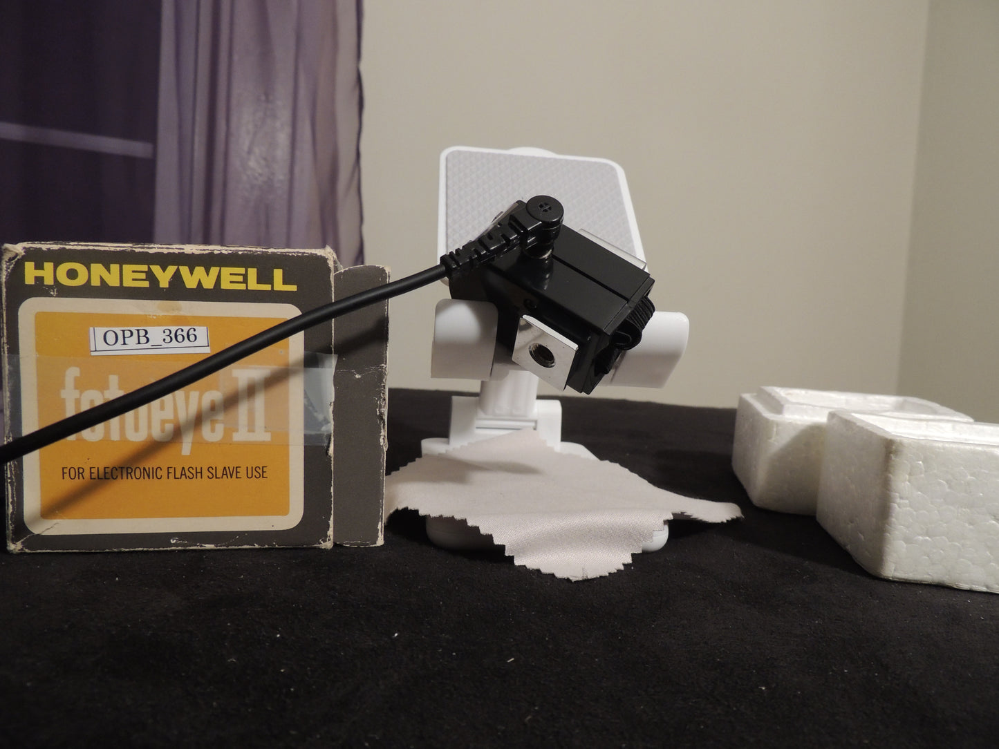 Honeywell fotoeye II flash slave.