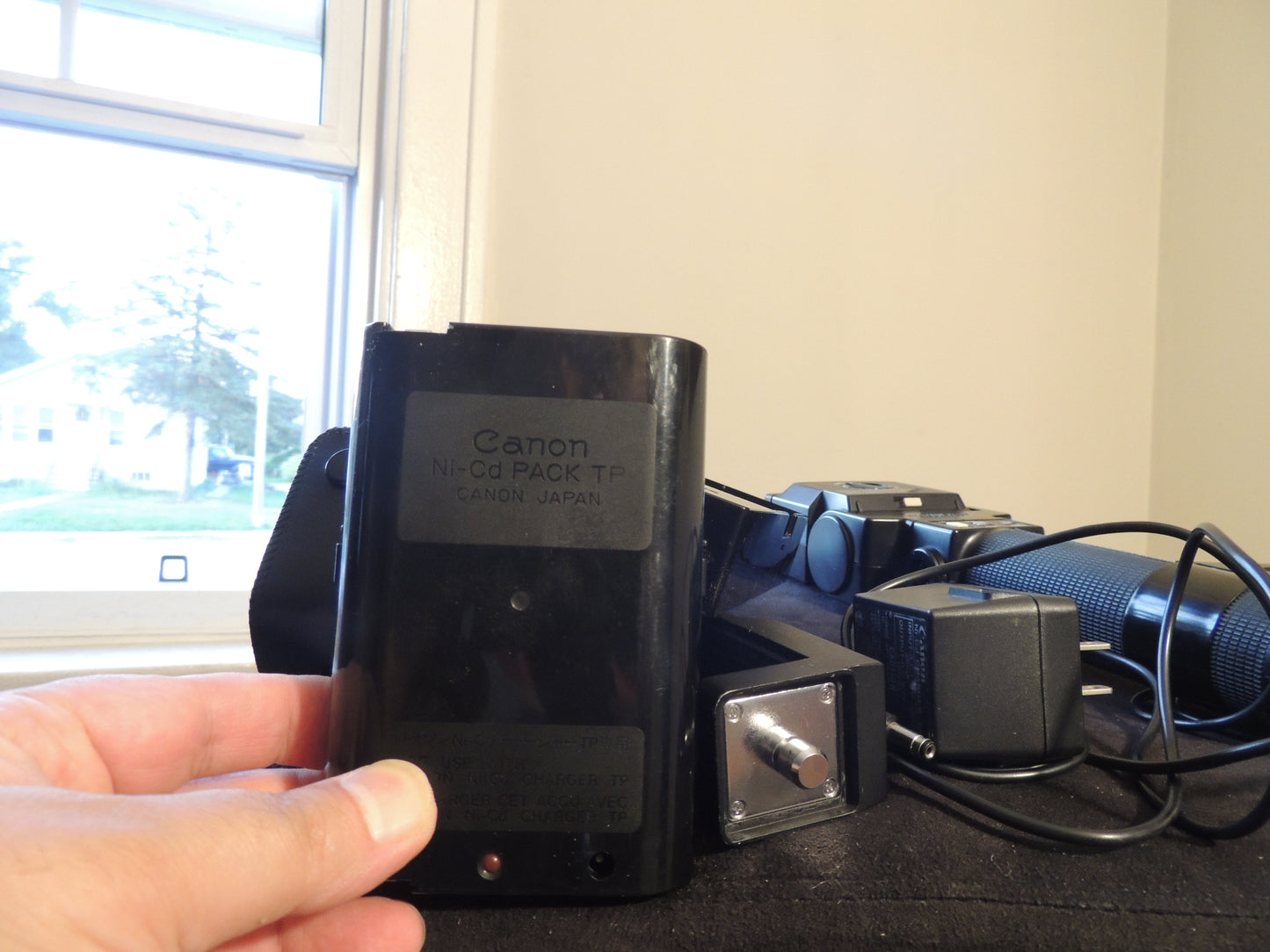 Canon Speedlite 533G flash package with battery and charger
