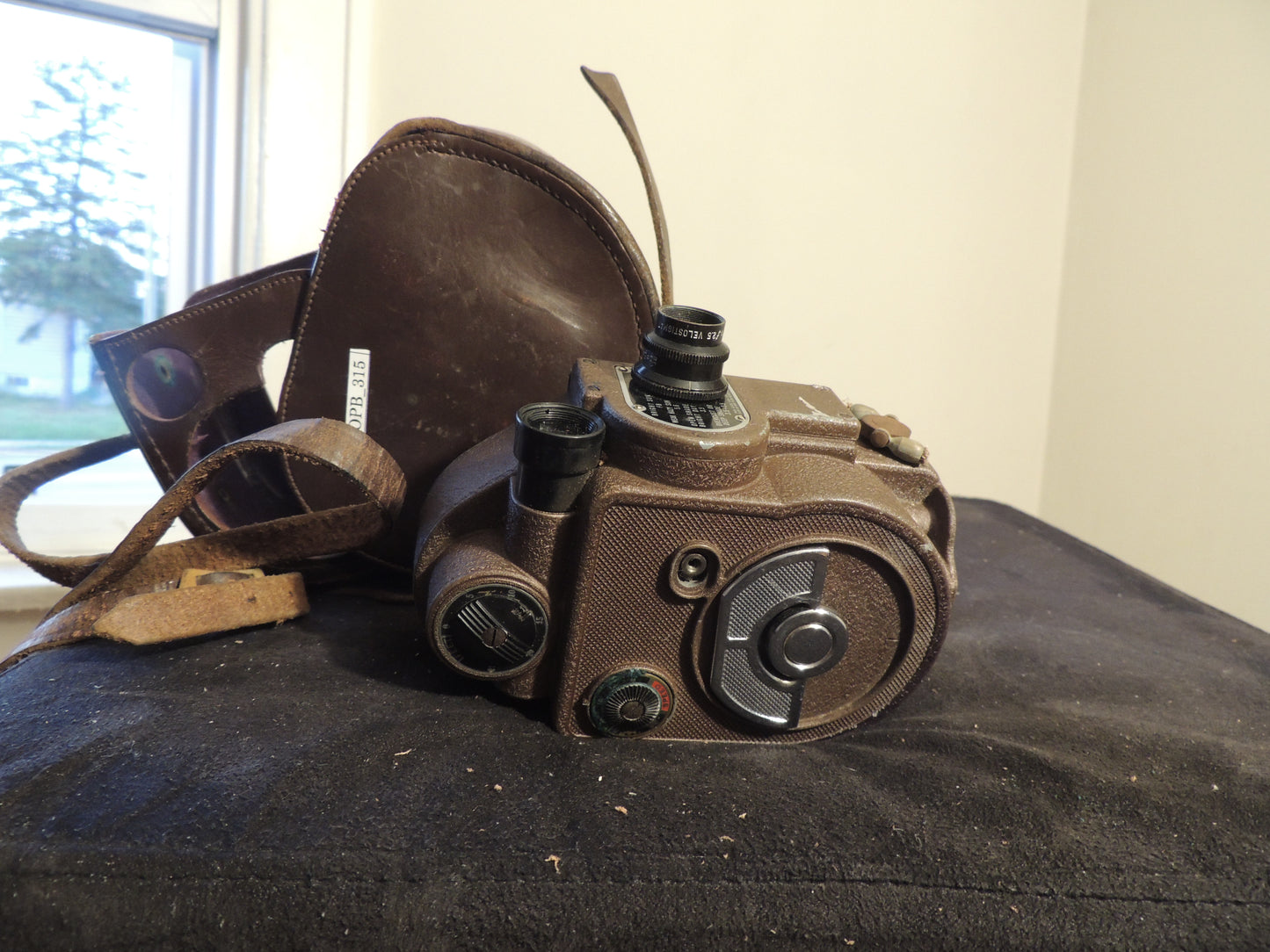 Revere Eight, Model 88, 8 mm, movie camera
