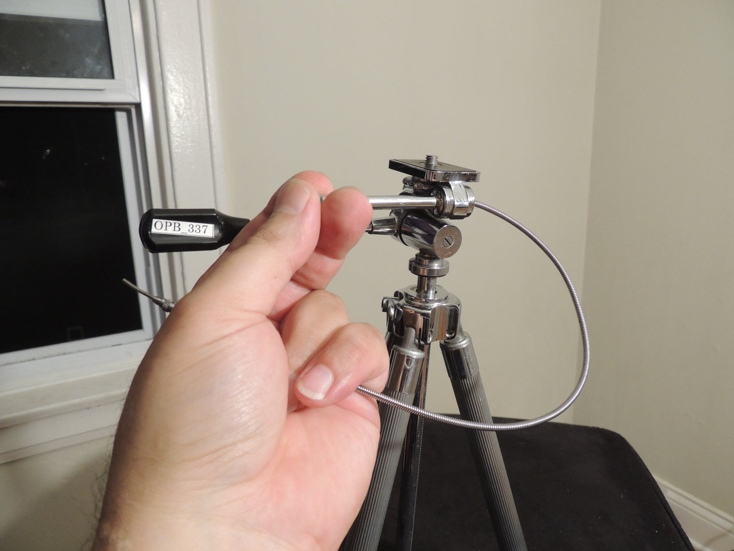 Accura Risomatic Deluxe Chrome Compact Telescoping Tripod 54" 