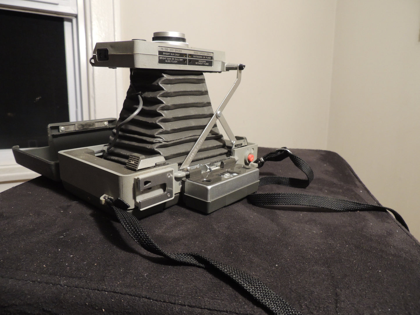 Polaroid 440 Automatic Land Camera