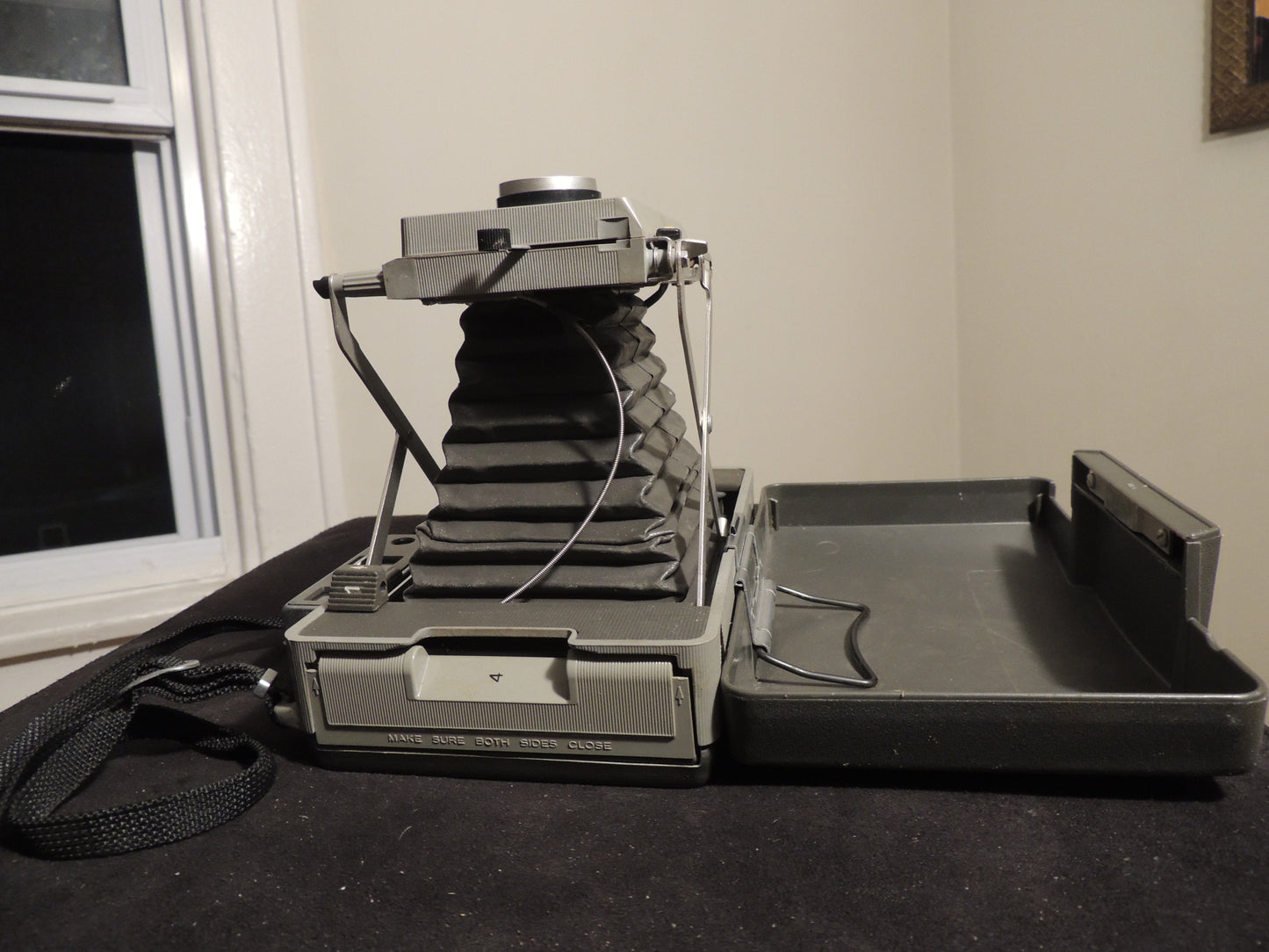 Polaroid 440 Automatic Land Camera