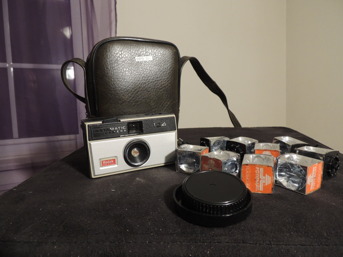 Kodak Instamatic 124, Film Camera, With case and nine (9) original flash cubes