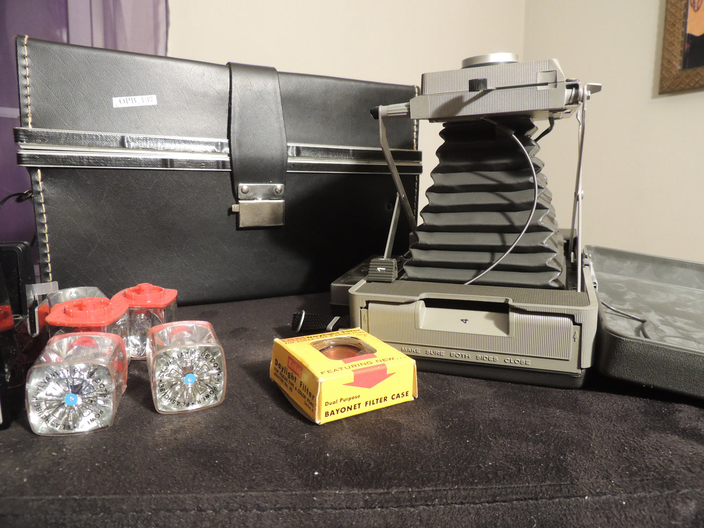 polaroid 440 with flash gun, flash cubes, filter case and original case