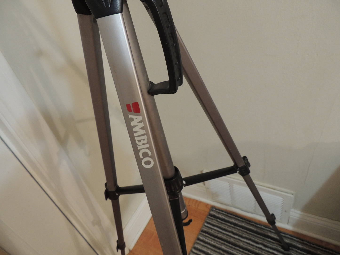 AMBICO 60" Tripod Camera Stand