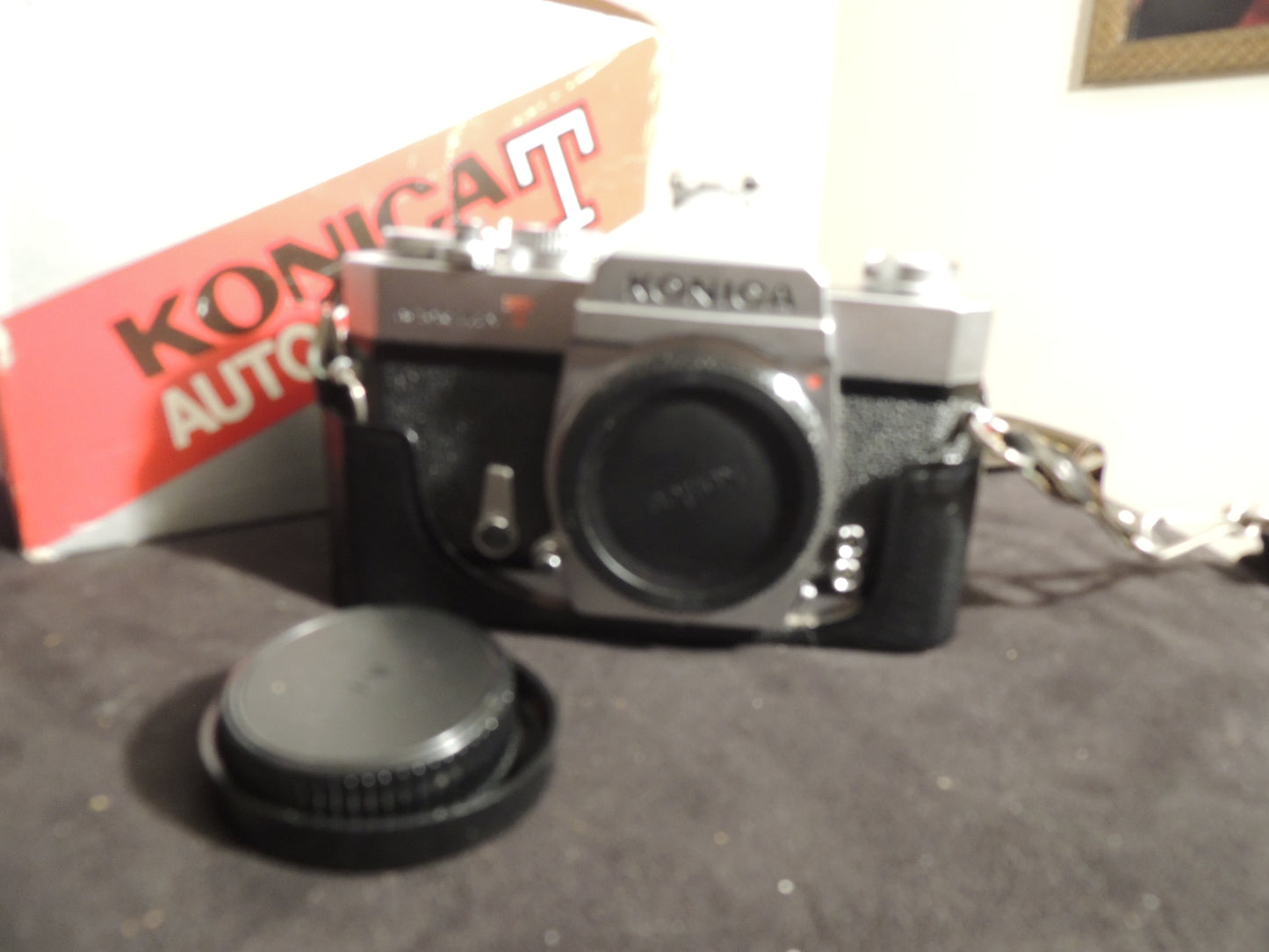 Konica Autoreflex T, Camera, strap, original case and box