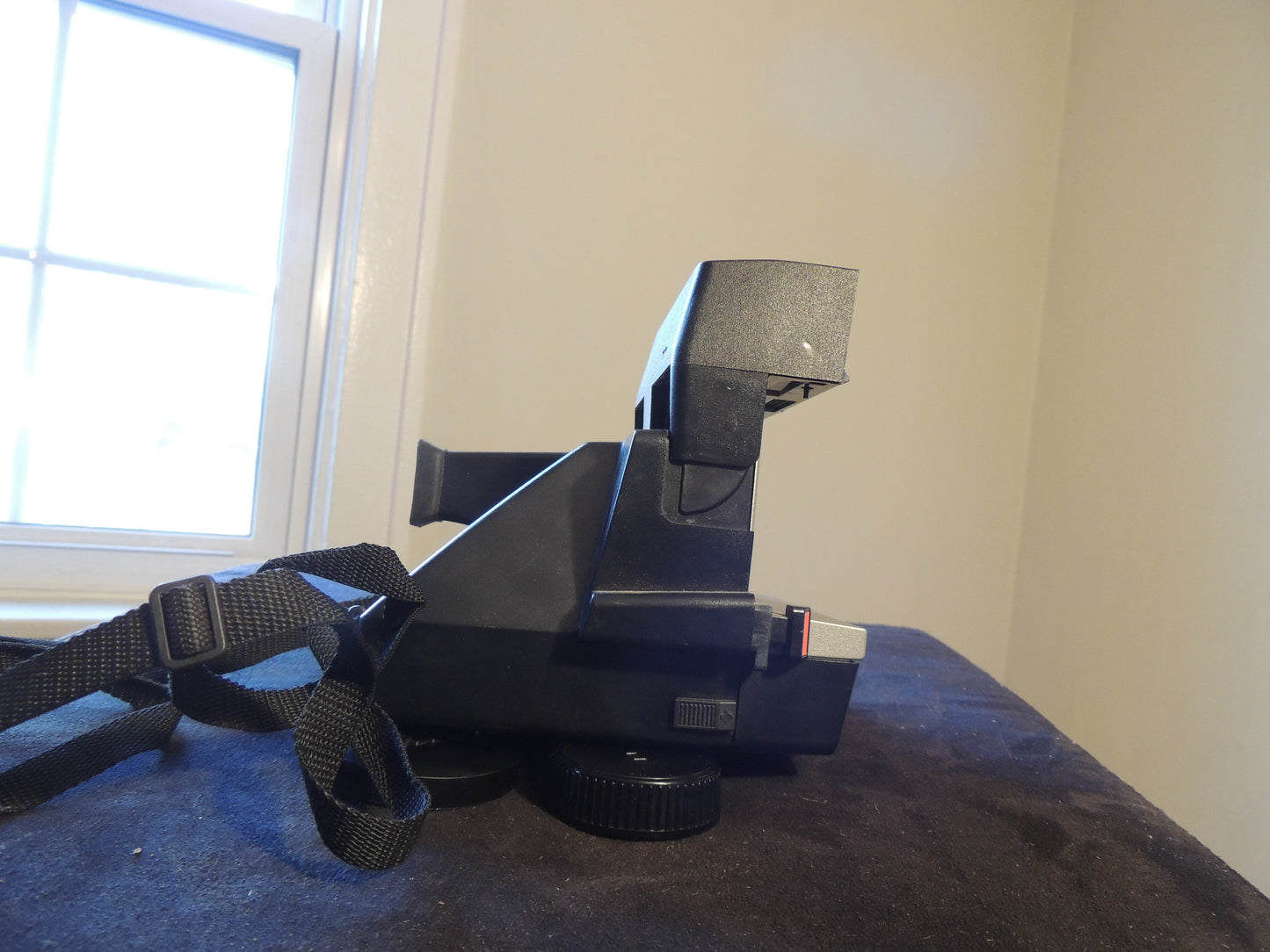 Polaroid Sun 600 LMS Instant Film Camera with Strap and Flash