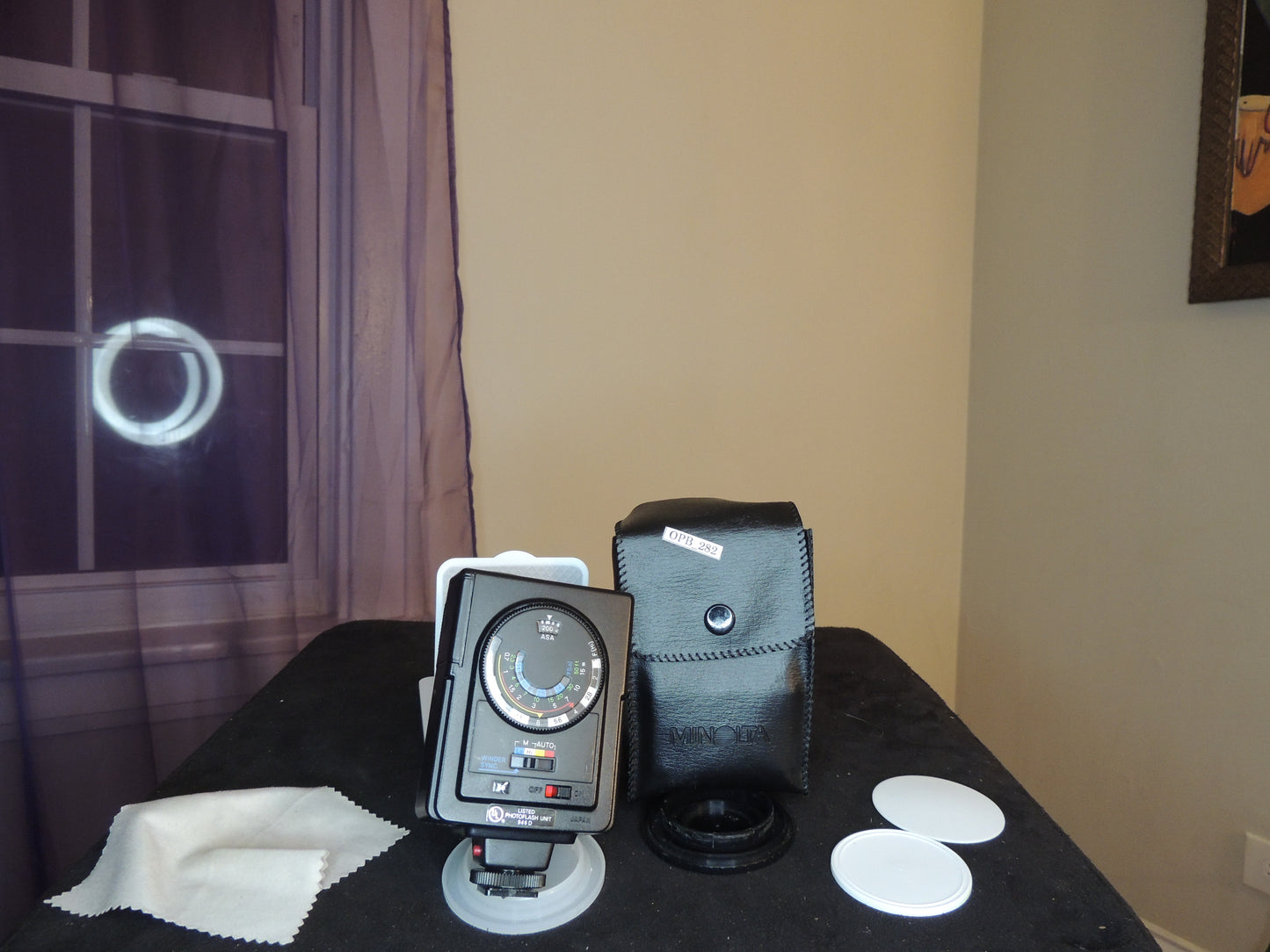 Minolta Auto Electroflash 200X Electronic Dedicated Hot Shoe Flash, with original leather case