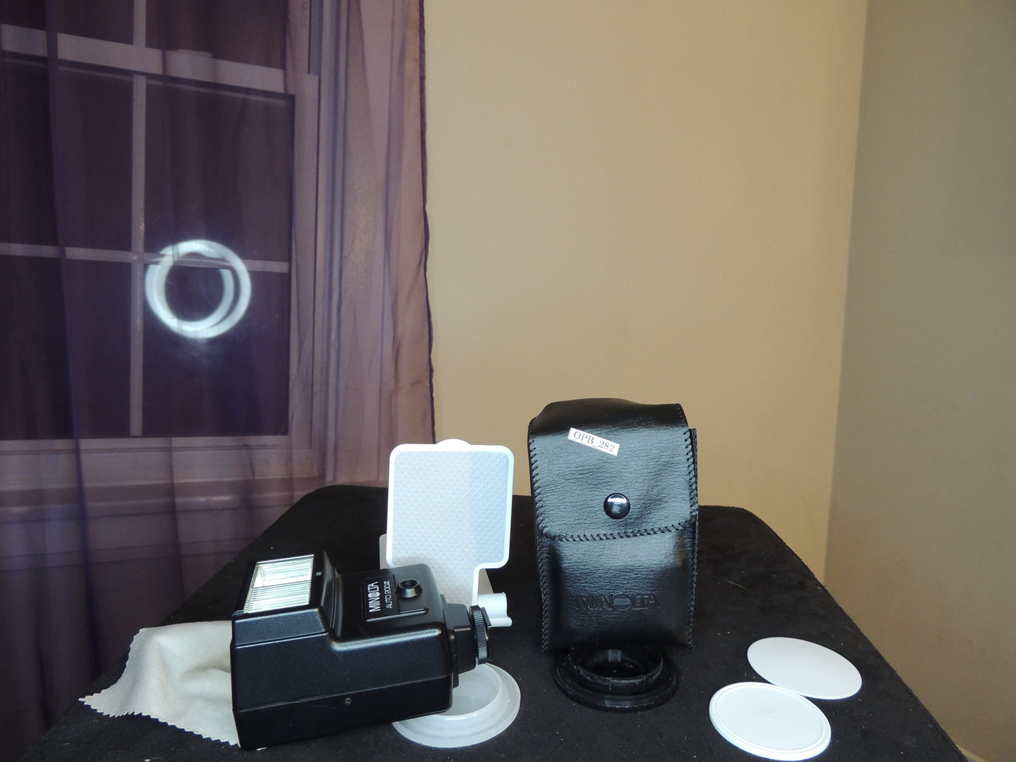 Minolta Auto Electroflash 200X Electronic Dedicated Hot Shoe Flash, with original leather case