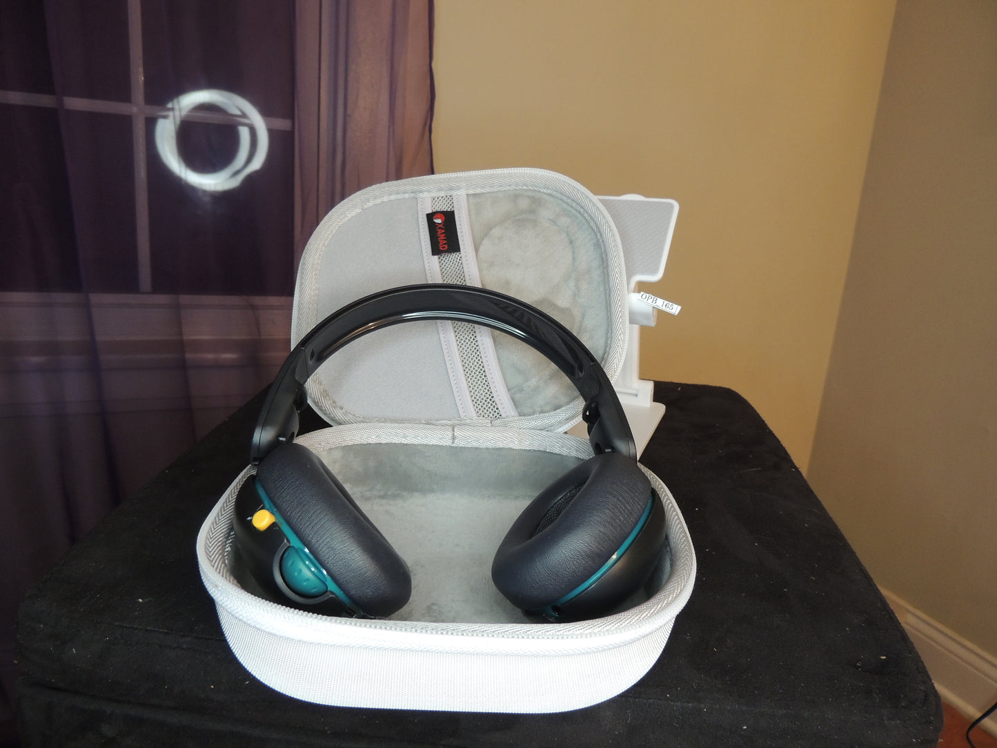 Grom Skullcandy Bluetooth Headphones, S6K8W, with shock resistant case. Brand new, fully tested