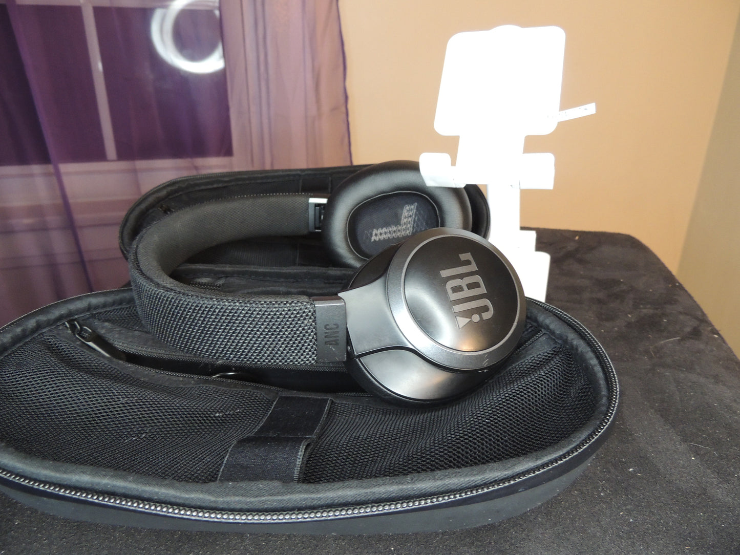 Headset JBL Live 770NC Adaptive Active Noise Cancelling Headphones, with shock resistant case