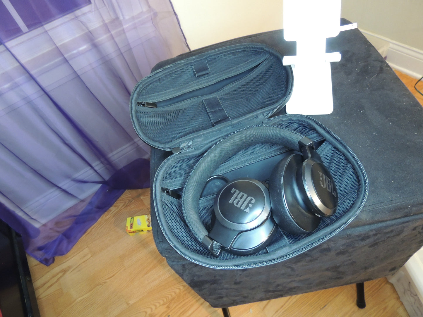 Headset JBL Live 770NC Adaptive Active Noise Cancelling Headphones, with shock resistant case