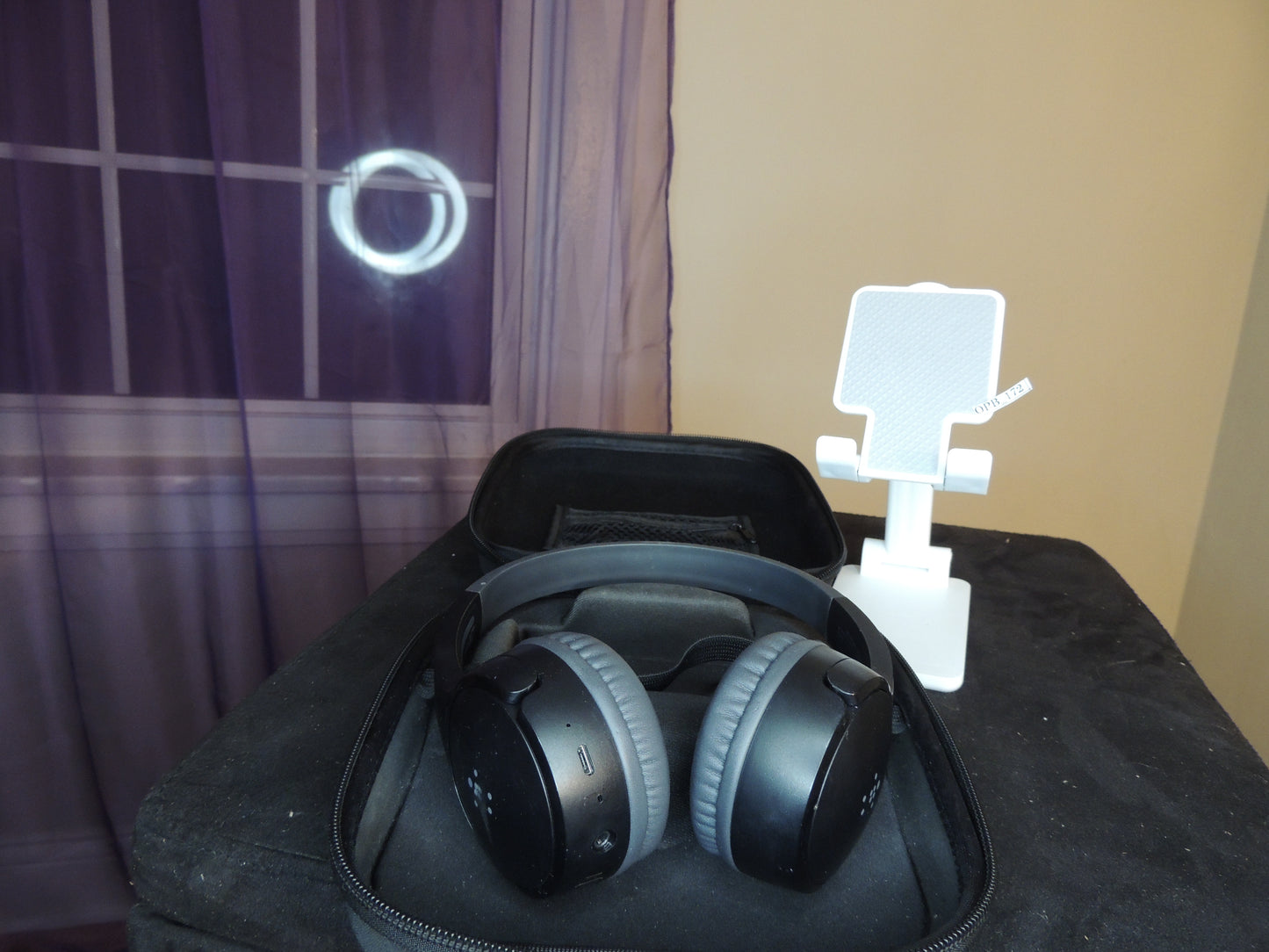 Belkin SoundForm Mini AUD001, Black Bluetooth Headphones with Built in Microphone and shock resistant case