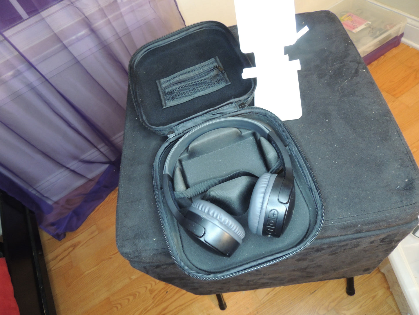 Belkin SoundForm Mini AUD001, Black Bluetooth Headphones with Built in Microphone and shock resistant case