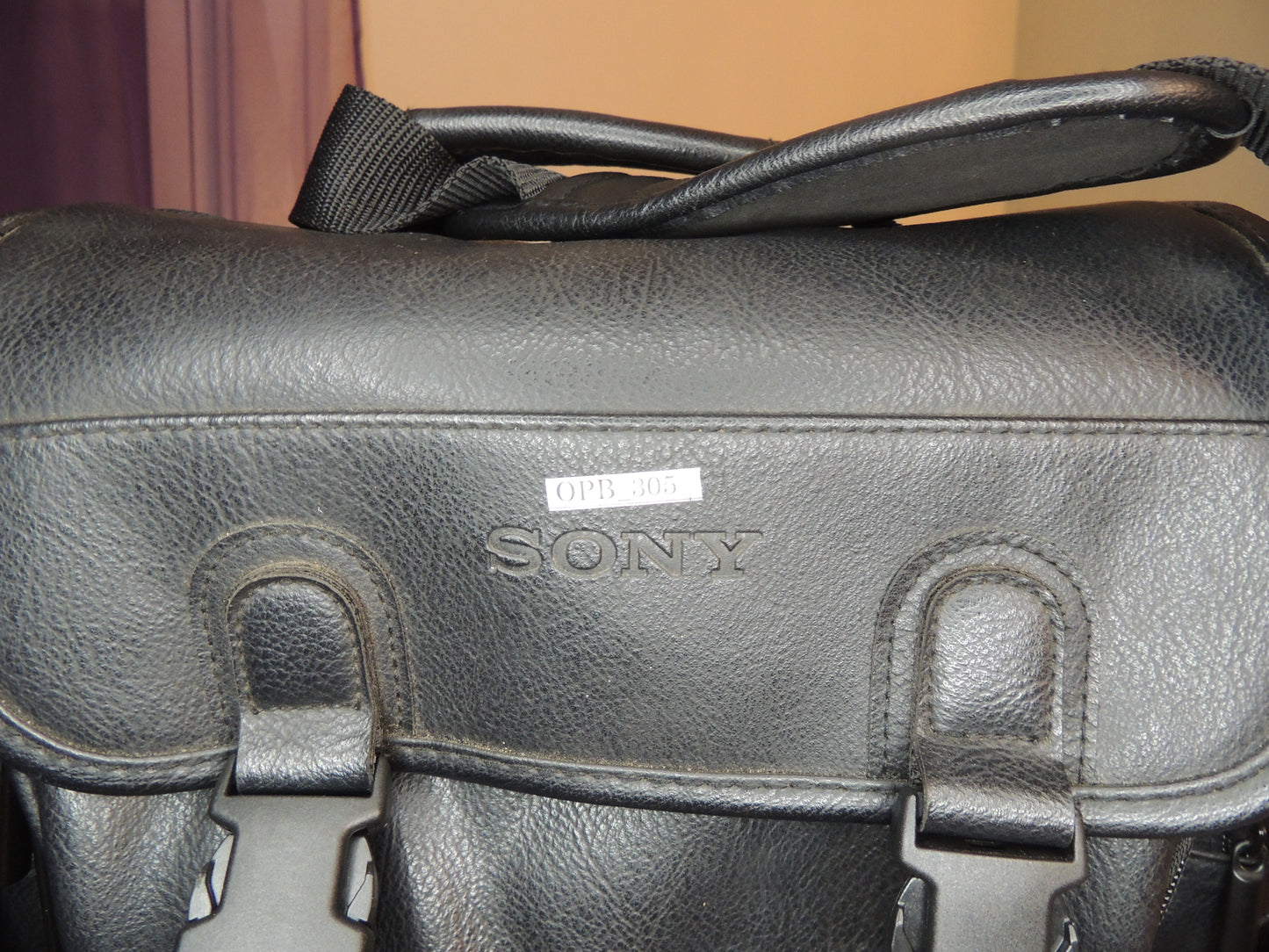 Sony Padded Bag Carrying Case for Cameras/Camcorders (model LCS-VA2) (water proof and shock resistant) (treated leather) (brand new)