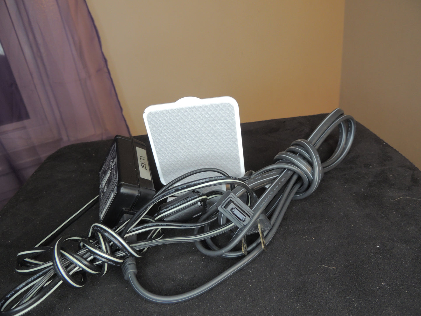 Sony AC-LM5A AC Power Adaptor 100V-240V 11W 4.2V 1.5A (for different models of Sony Cameras) (OEM camera and flash charger)