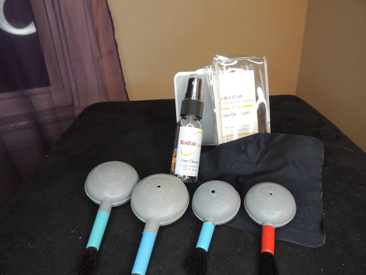 Kodak brand Six piece photography equipment, Camera, Lens, cleaning kit, including assortment of air-pump brushes