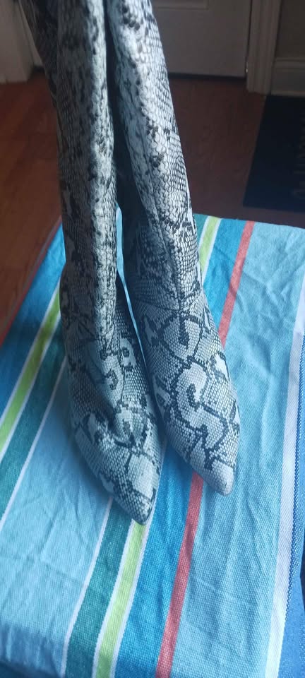 NEW Steve Madden Kinga Blue Faux Snakeskin Women Boot, size 6M