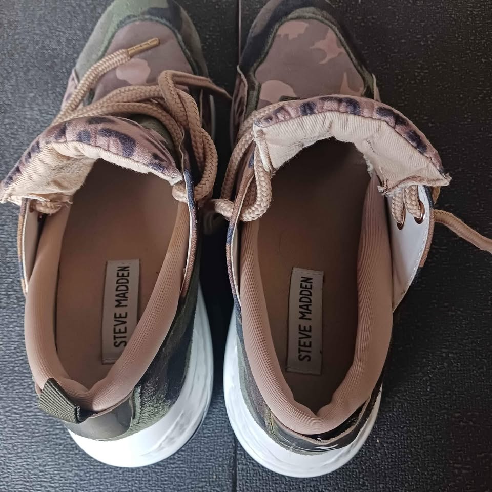 Steve Madden Cliff Sneakers, women size 8.5M, Brand new