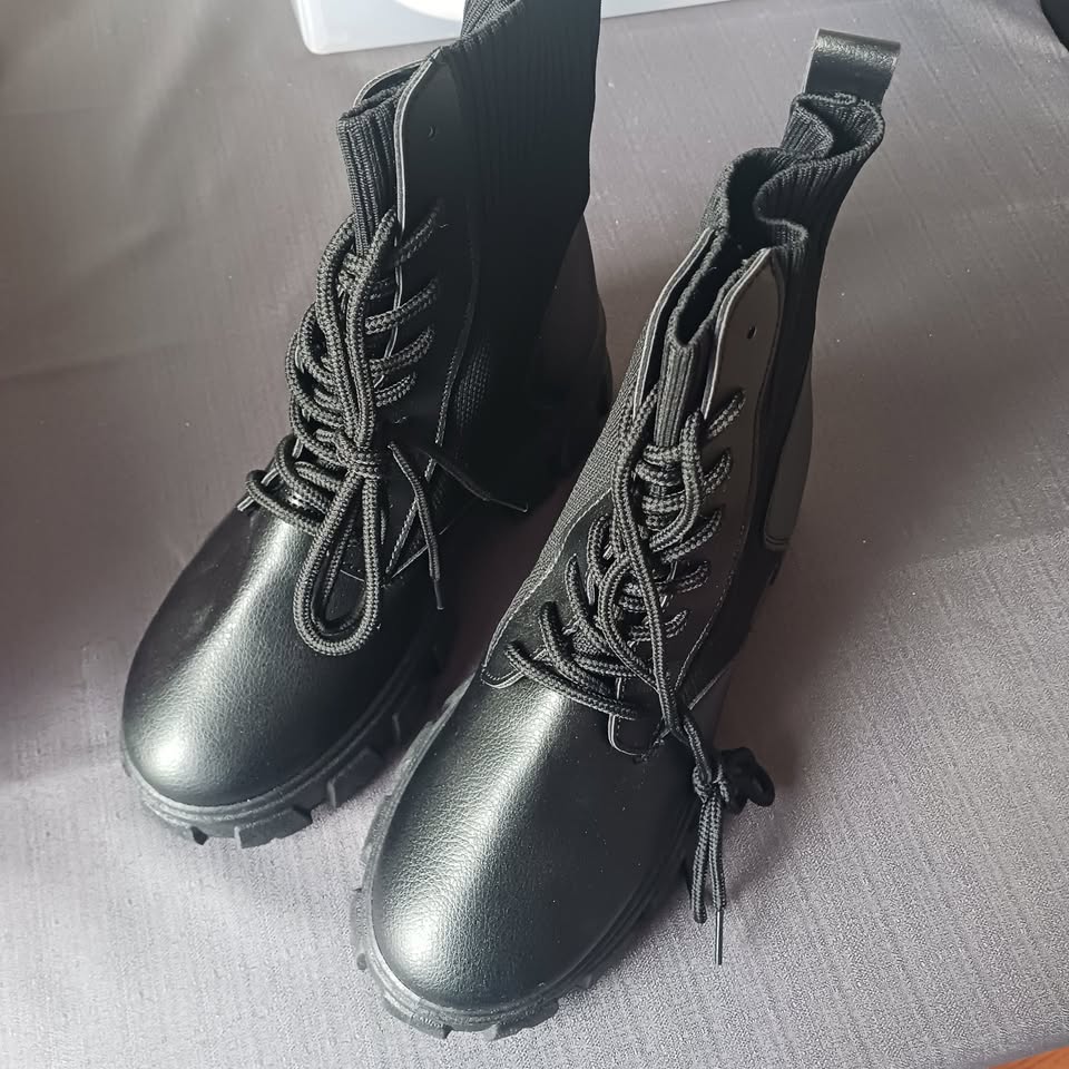 Wild Diva Faux Leather Chunky Lug Sole Block Heel Lace-Up Women's Combat Chelsea Boots, women size 7.5M