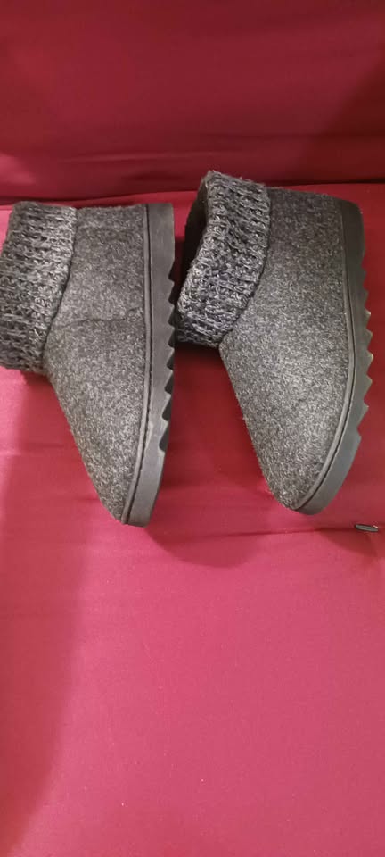 DEARFOAMS - Bella Knit Cuff Felted Bootie Slippers, Size 7 or 8.