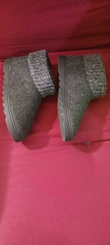 DEARFOAMS - Bella Knit Cuff Felted Bootie Slippers, Size 7 or 8.