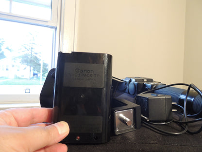 Canon Speedlite 533G flash package with battery and charger