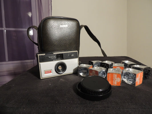 Kodak Instamatic 124, Film Camera, With case and nine (9) original flash cubes