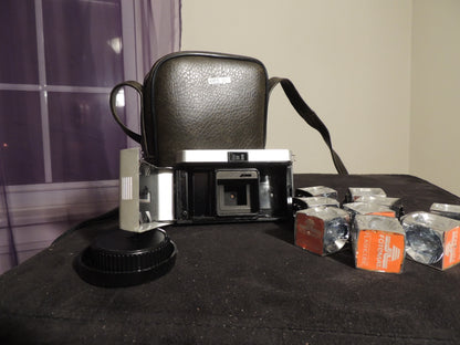 Kodak Instamatic 124, Film Camera, With case and nine (9) original flash cubes