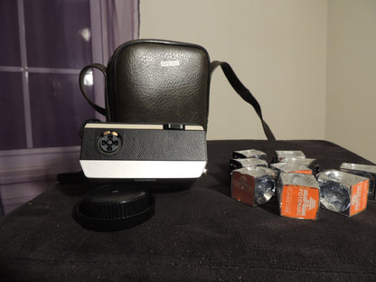 Kodak Instamatic 124, Film Camera, With case and nine (9) original flash cubes