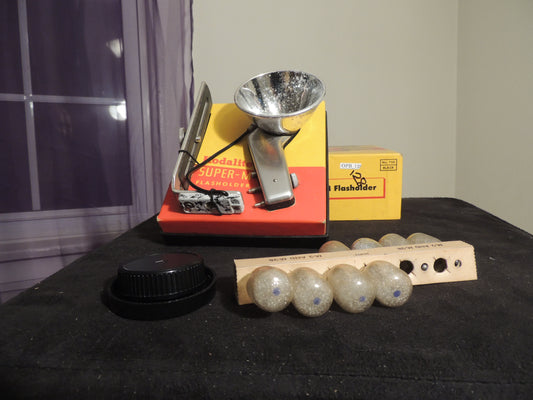 Kodak Kodalite Super-M Flash-holder with eight (8) flash light bulbs