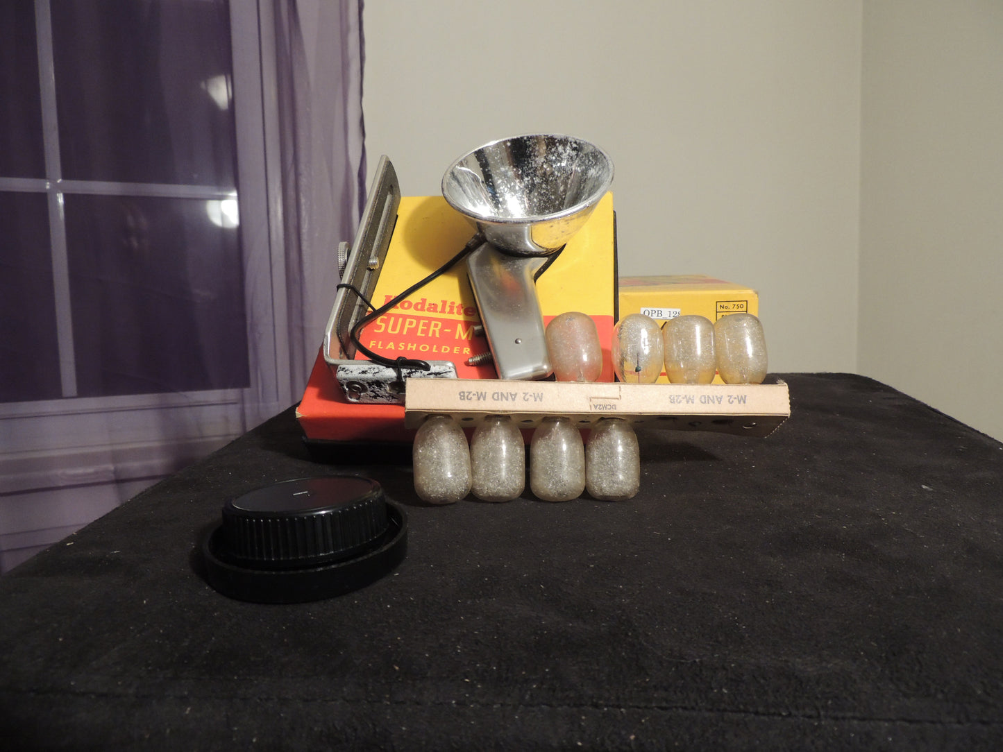 Kodak Kodalite Super-M Flash-holder with eight (8) flash light bulbs
