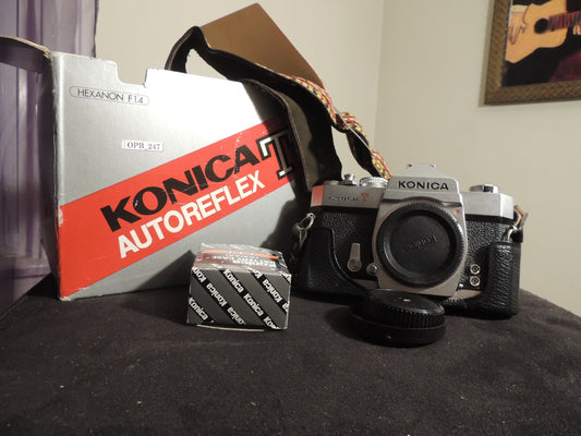 Konica Autoreflex T, Camera, strap, original case and box