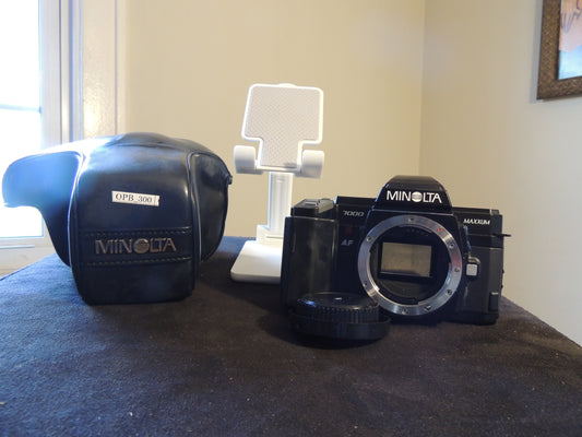 Minolta Maxxum 7000 35mm AF SLR, Camera only, with original leather case.