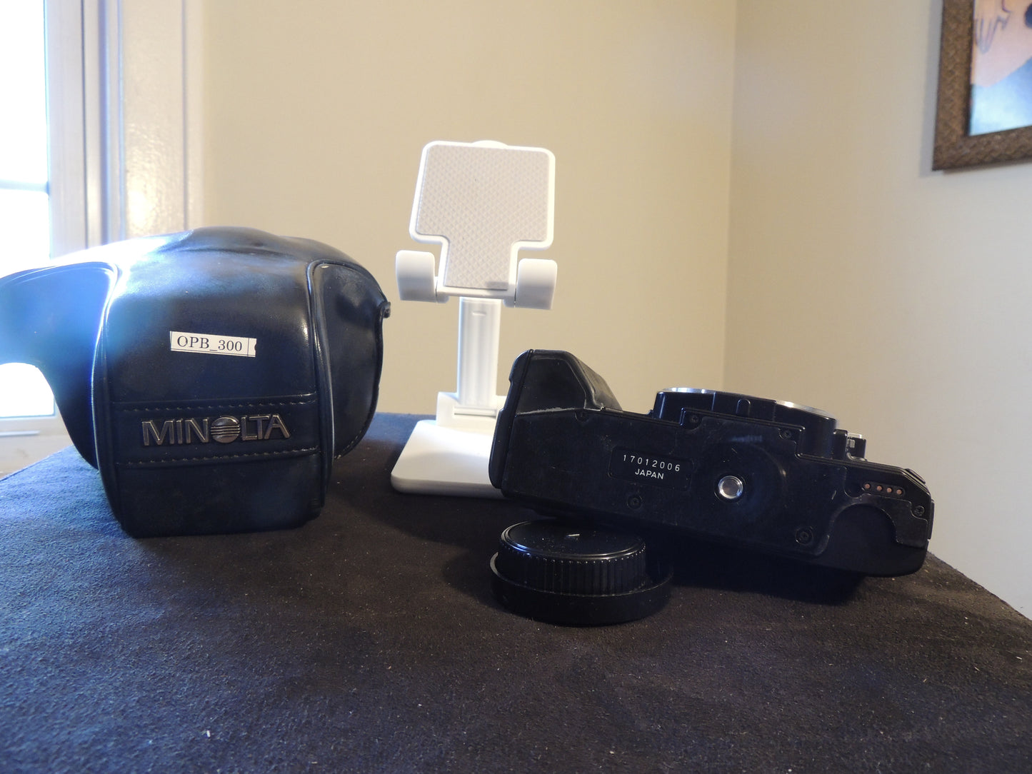 Minolta Maxxum 7000 35mm AF SLR, Camera only, with original leather case.