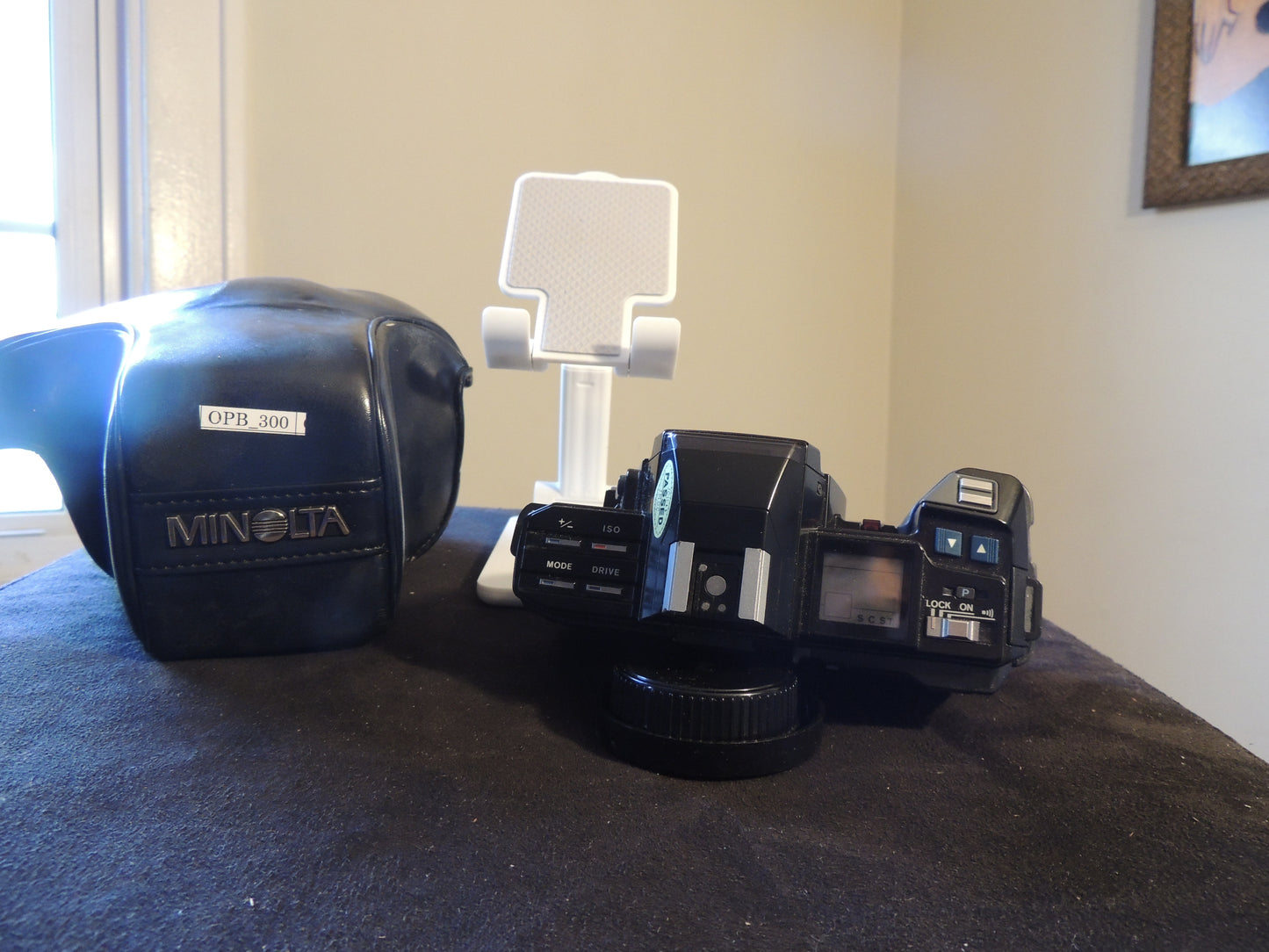 Minolta Maxxum 7000 35mm AF SLR, Camera only, with original leather case.