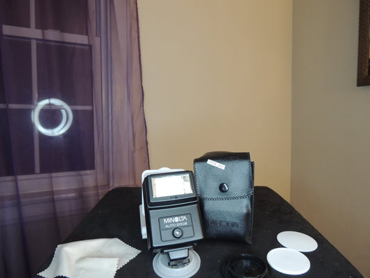 Minolta Auto Electroflash 200X Electronic Dedicated Hot Shoe Flash, with original leather case