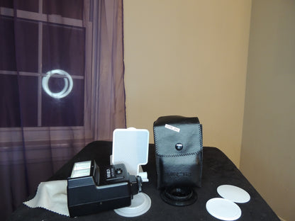Minolta Auto Electroflash 200X Electronic Dedicated Hot Shoe Flash, with original leather case