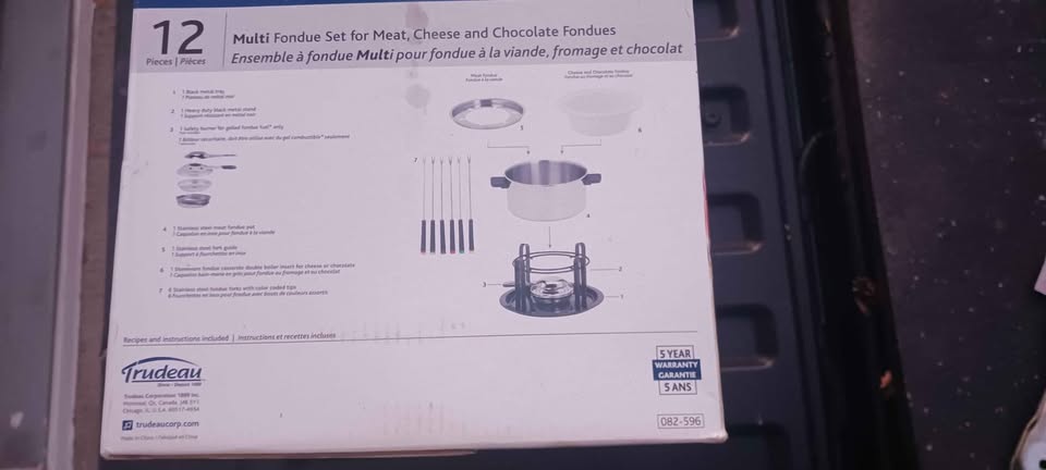 STAINLESS STEEL FONDUE POT SET with COOL TOUCH HANDLES NEW in the box