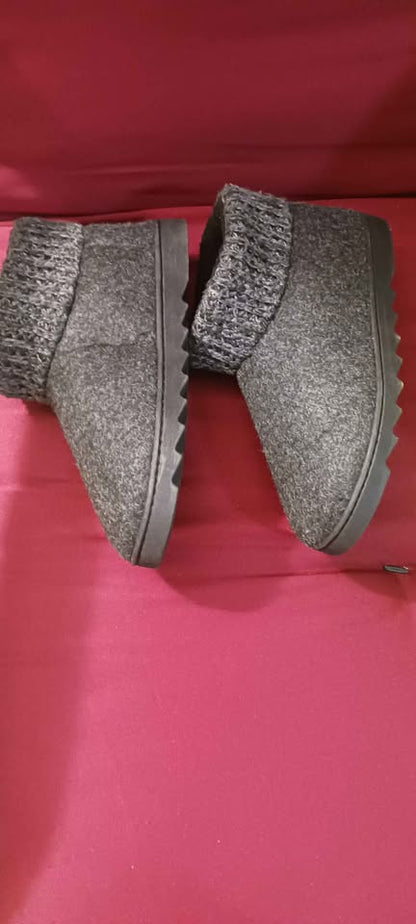 DEARFOAMS - Bella Knit Cuff Felted Bootie Slippers, Size 7 or 8.